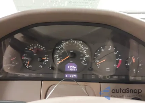 1999 Mercedes-Benz S 500 z USA, uszkodzony, nr VIN WDBGA51G4XA430881